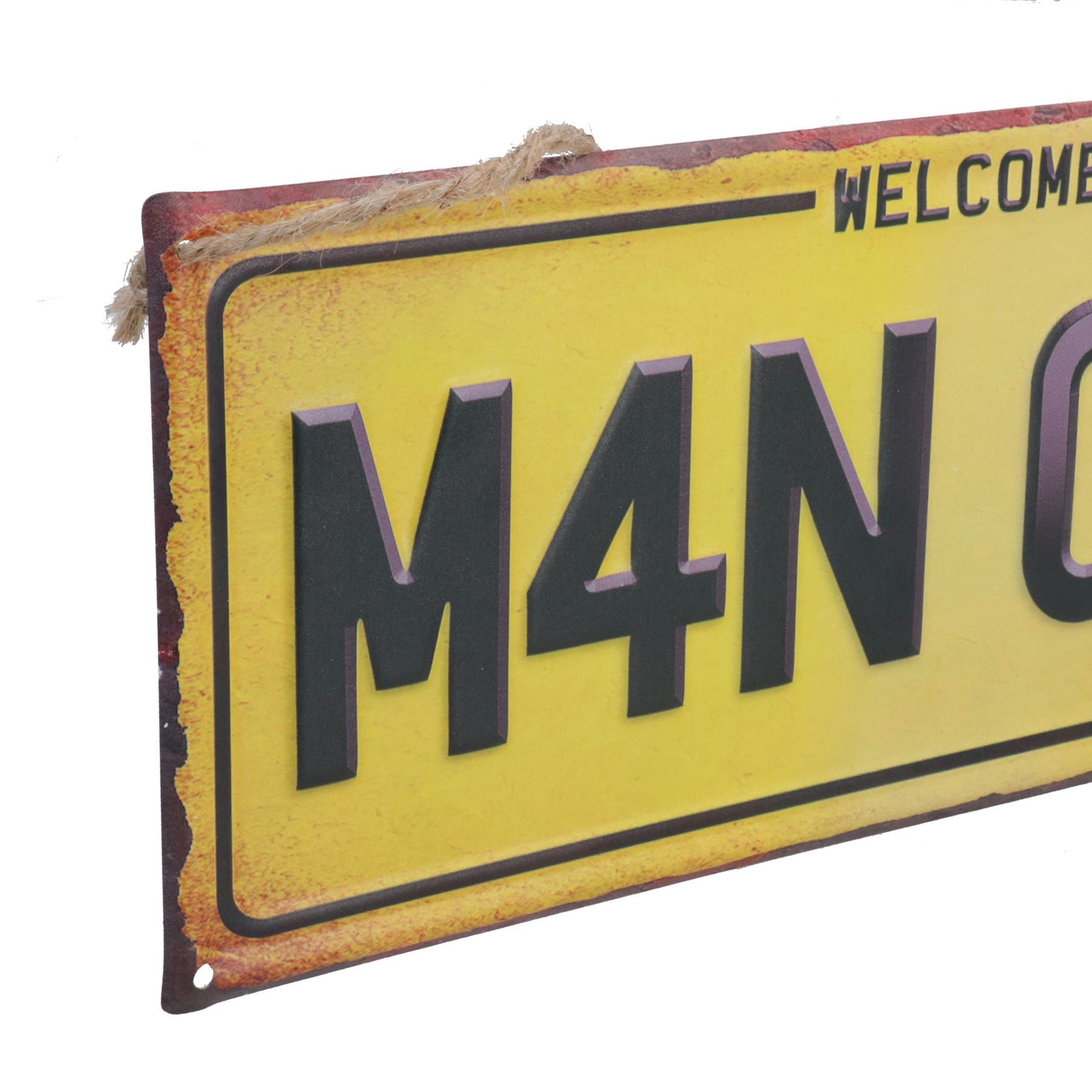 Panneau métallique fantaisie à suspendre « Bienvenue chez M4N C4VE » avec trous pré-perforés 13 x 36 cm