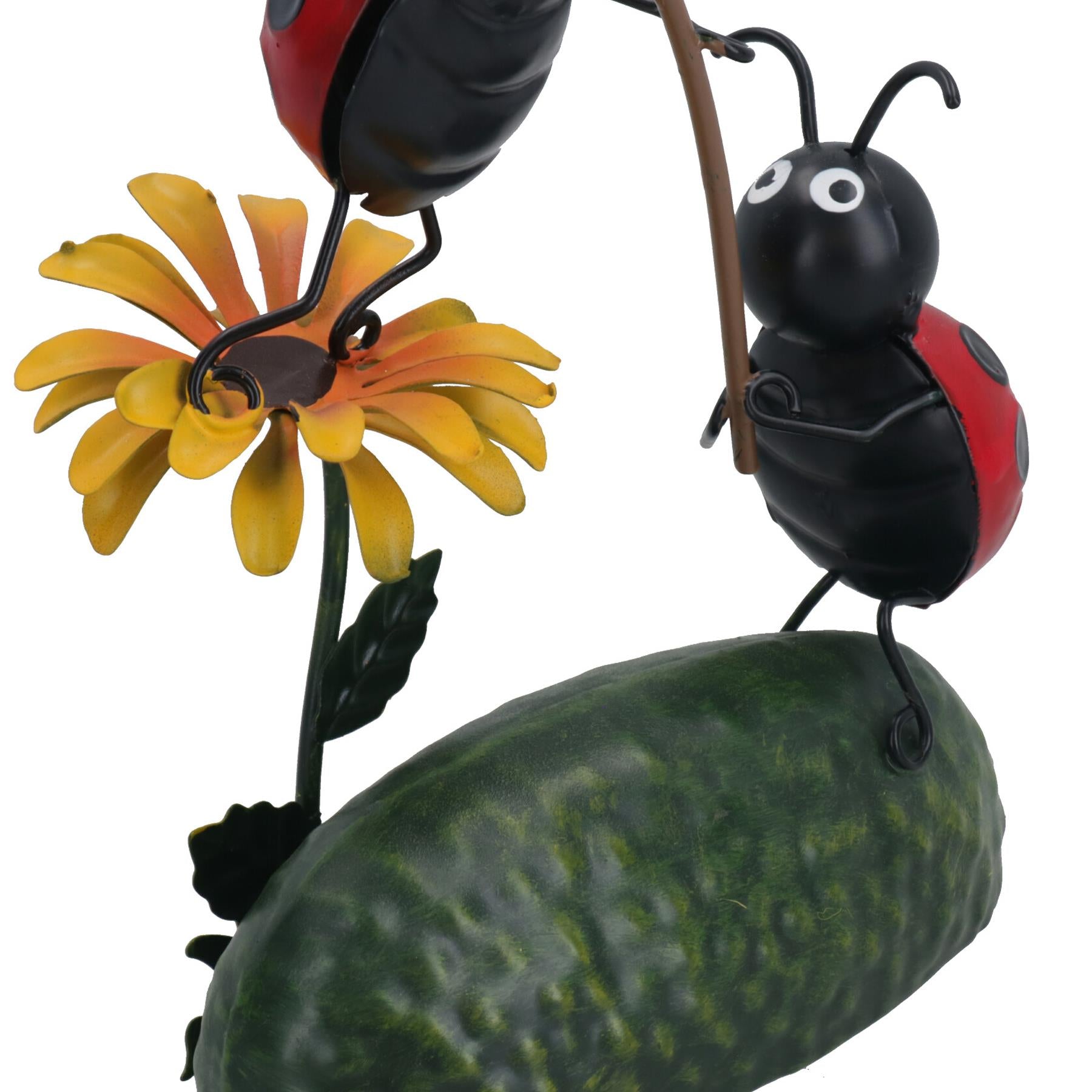 Décoration de jardin miniature en métal représentant une coccinelle attrapant une libellule 6 x 12 x 20 cm