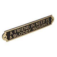 Schild mit Aufschrift „Friend in Need Is a Nuisance“, Messing-Finish, für Wand, Haus, Tür, Garten